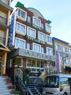 ホテルアルパイン外観